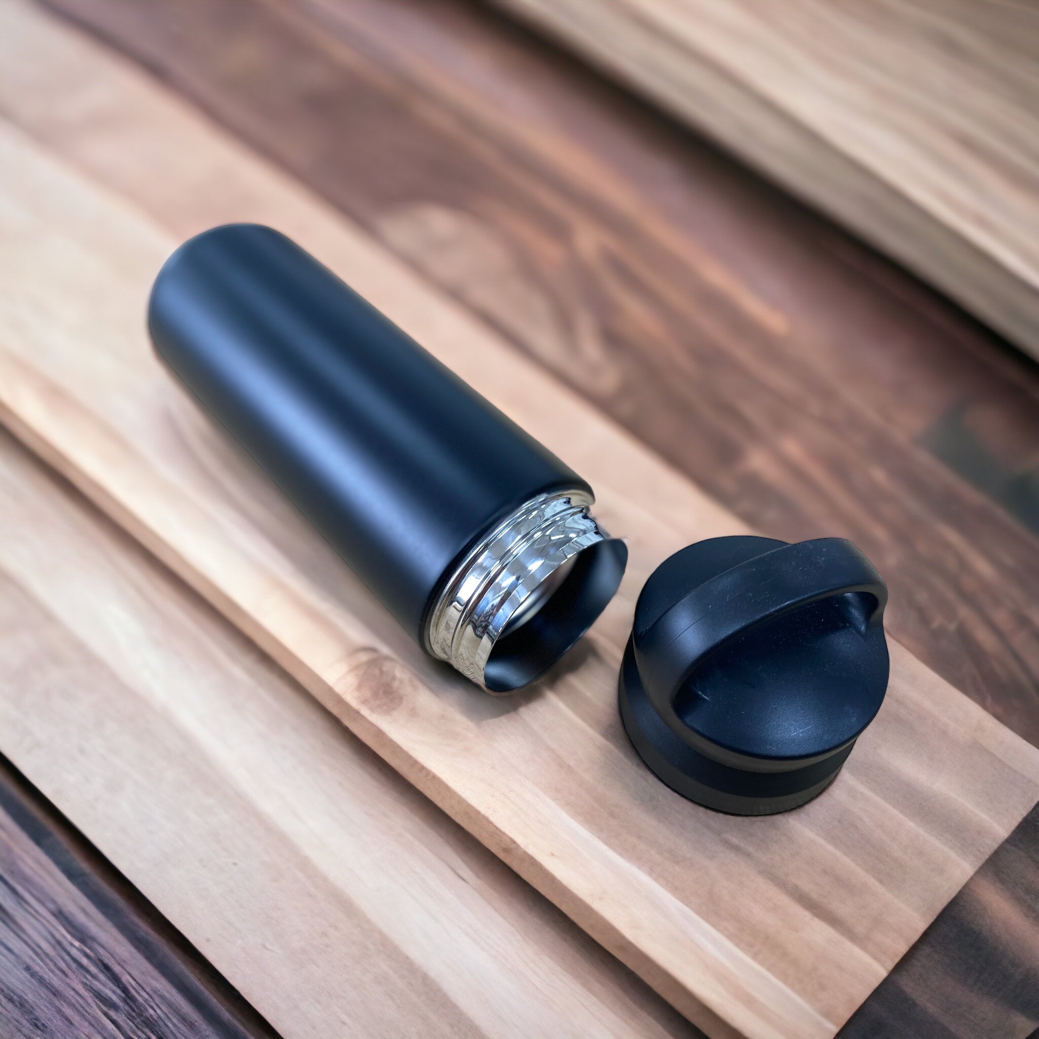 Close-up of Premium Vacuum Insulation and Print Quality on Thermos Flask